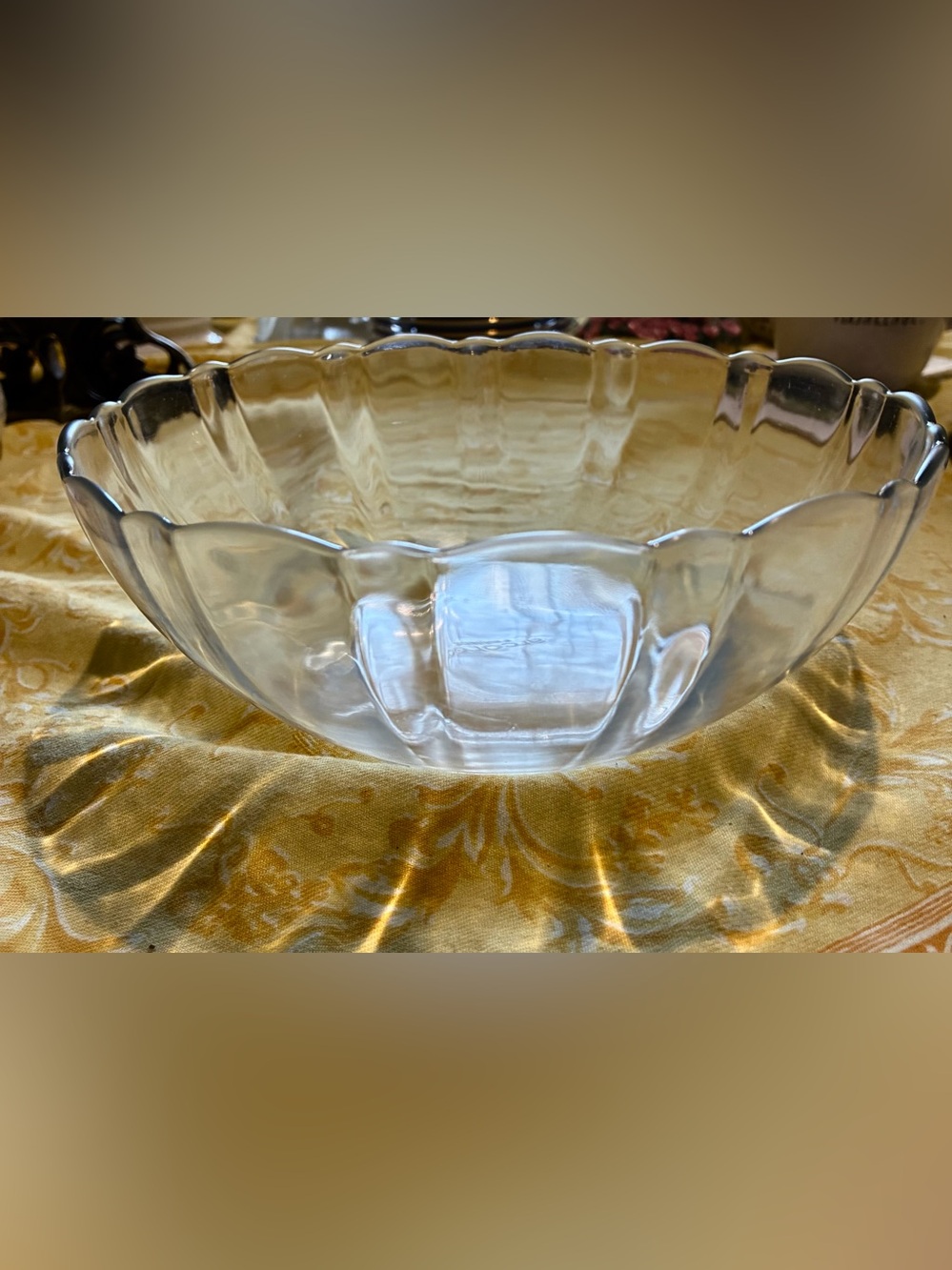 Vintage ‘70s Arcoroc Glass Scalloped Serving Bowl. 8”Round, 4” Deep. EUC.